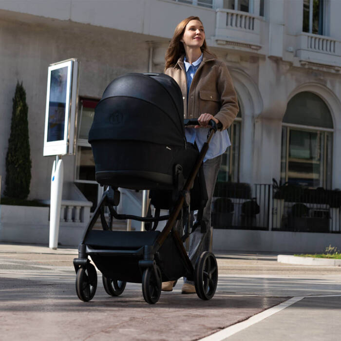 Avionaut Sirius 3-in-1 Travel System with Pixel Pro 2.0 C & IQ Orbit Base - Black 17